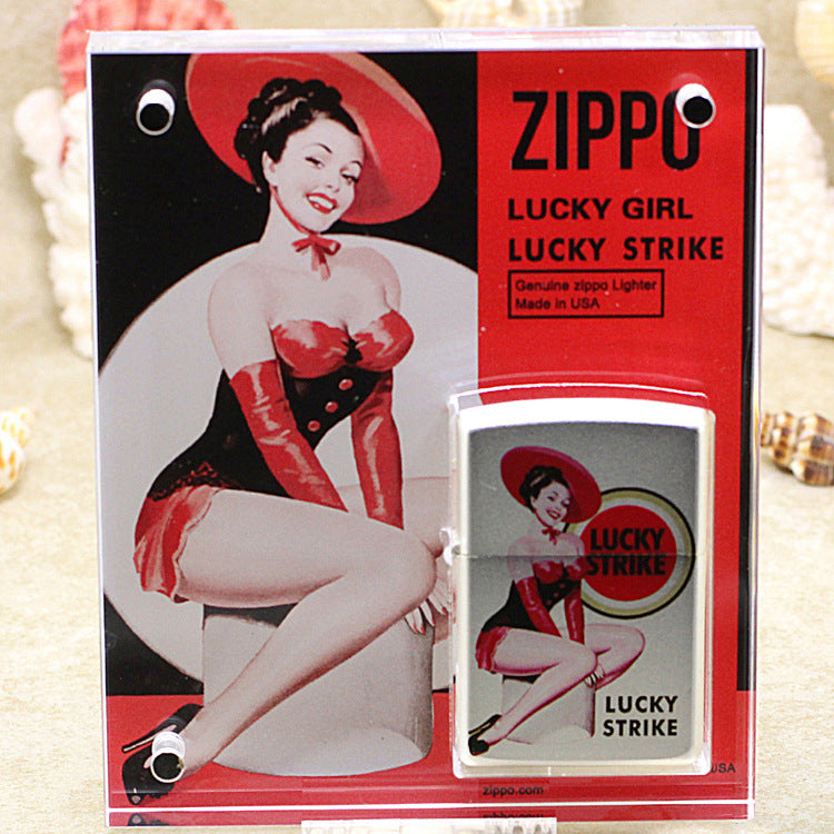 Zippo Argent Matte Hue Decorated Lucky Strike Obsidian and Crimson Pin-Up - CS30