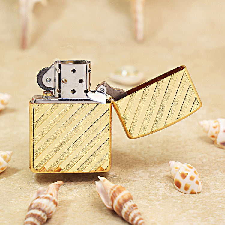 Zippo Gold Diagonal Line Pattern - 162-DS100