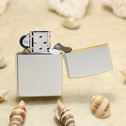 Zippo Argent Textured Hue Decorated Pin-Up Maiden in the Wind - CS29